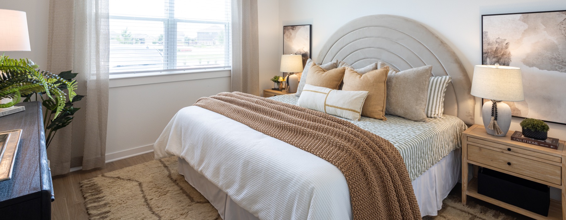 bedroom with king size bed